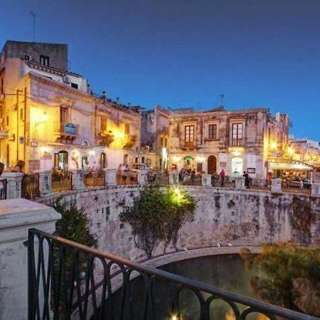 Casa "Il Castello" Lägenhet Syrakusa Exteriör bild