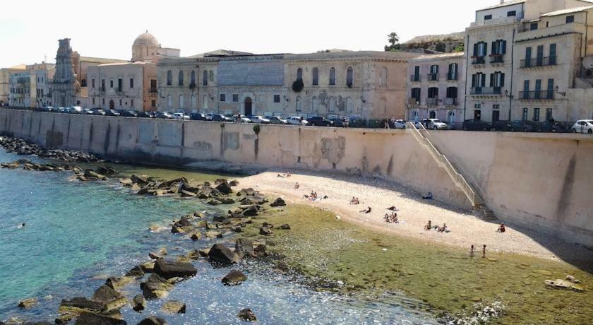 Casa "Il Castello" Lägenhet Syrakusa Exteriör bild